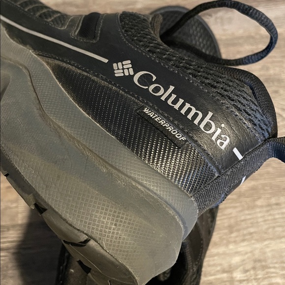 Columbia Men\'s Plateau Ortholite waterproof Black/Gray hiking Shoes